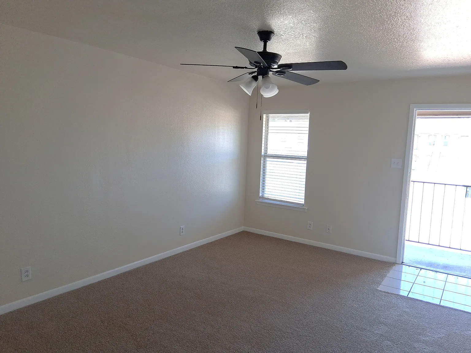 Circle M Drive 1005 - B — Photo 3