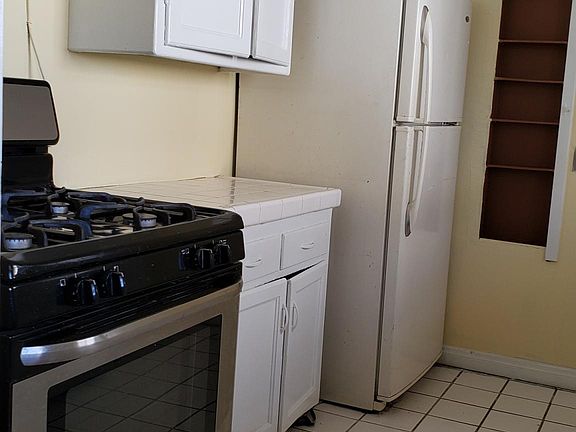 4th image of 1252 S La Jolla Ave