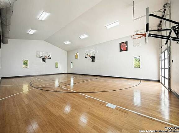 3rd image of 27 Royal Hts