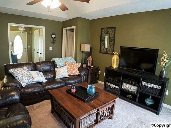 3rd image of 106 Cedar Breeze Ln