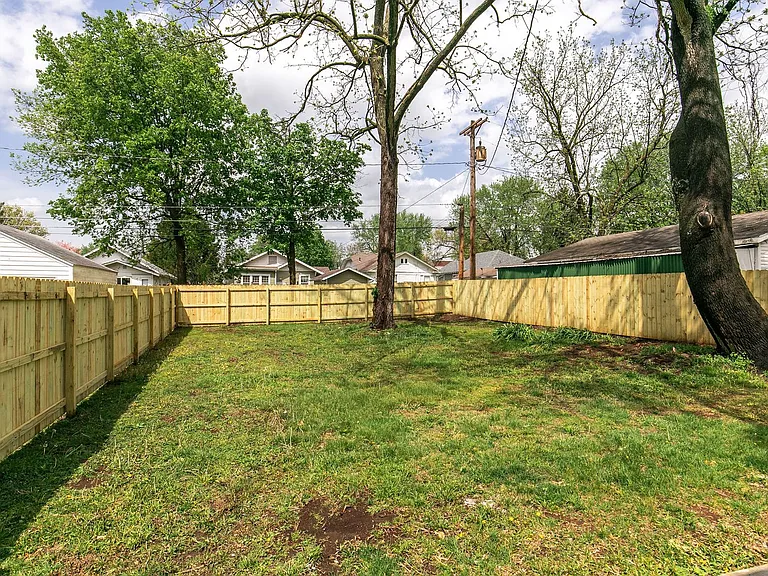 617 E Delmar St — Photo 33