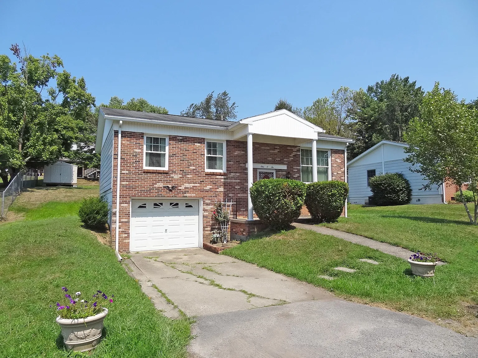 106 Apollo Dr photo 1