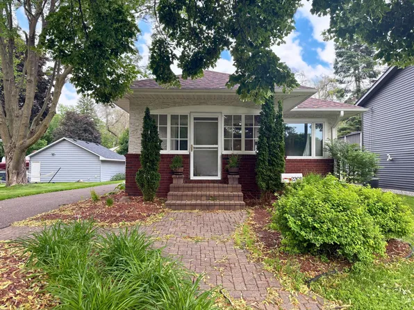 2268 Charles St N, North Saint Paul, MN 55109