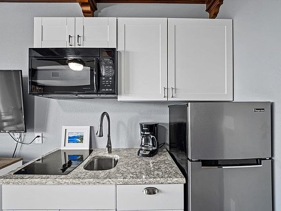 5th image of 200 Ocean Crest Dr #237