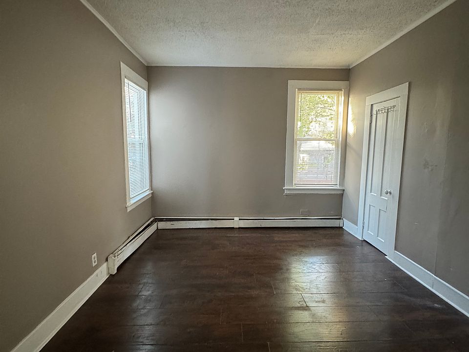 2nd image of 310 Maple St APT 1