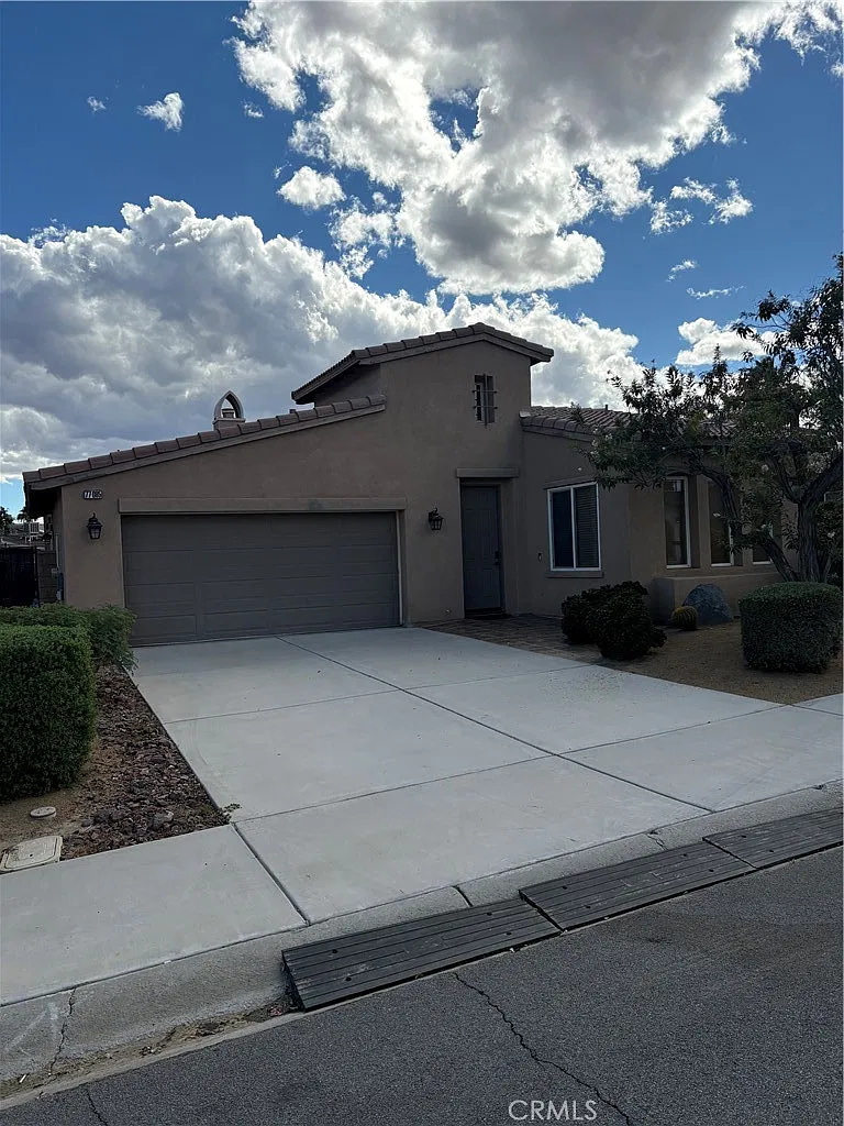 3 bed, 2.5 bath, 1930 sqft, $3,500 — Photo 1