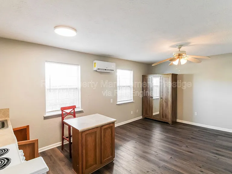 610 Ball St #3 — Photo 4