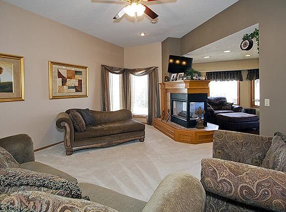 4th image of 404 Country Hills Dr
