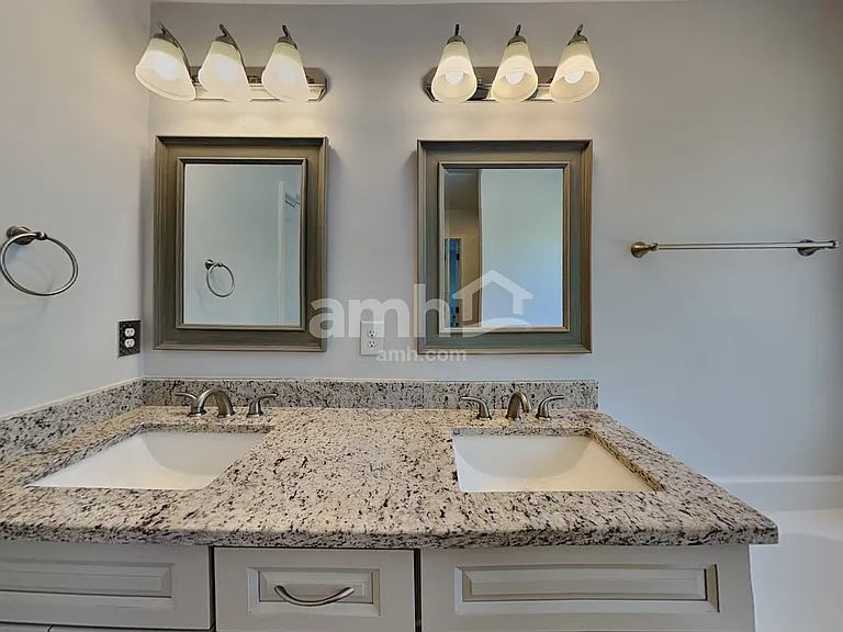 5075 Roxton Ln — Photo 11