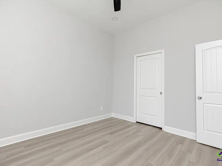 1013 Northside Dr — Photo 28