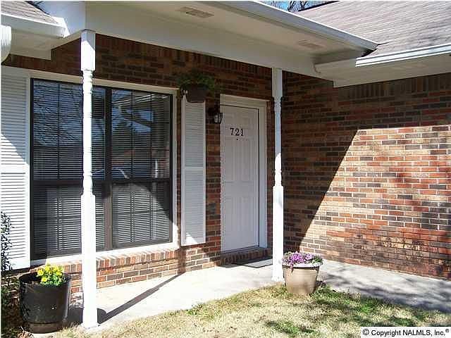 1st image of 721 Wynsom Dr SE