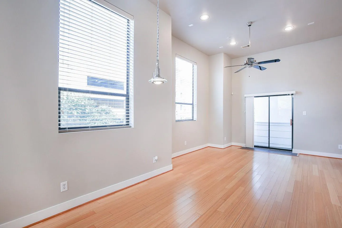 2 bed, 1.5 bath, 1330 sqft, $2,000 — Photo 3