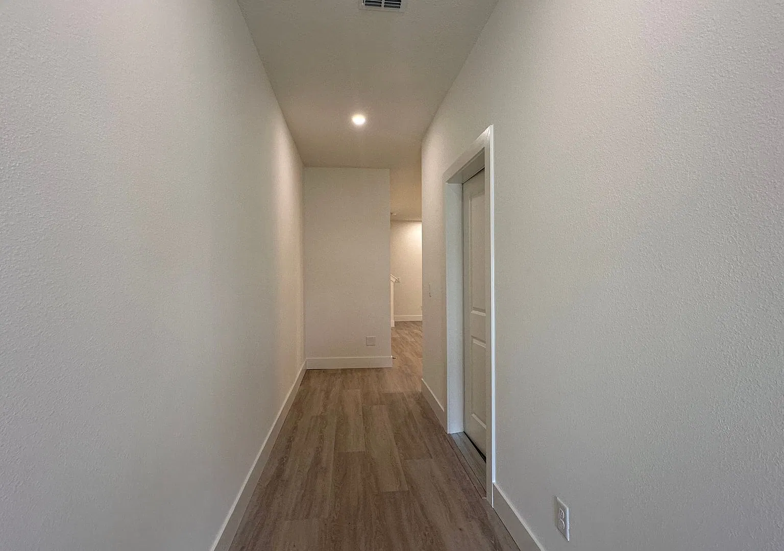 Modern 4BR/2.5BA Townhome | Washer & Dryer included | Lawn Care Included — Photo 4