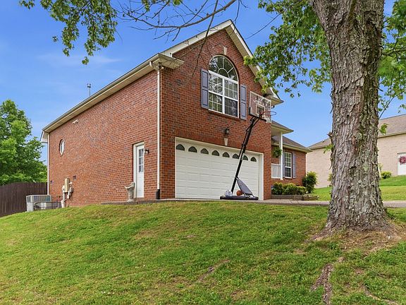 3rd image of 3334 Colchester Cir
