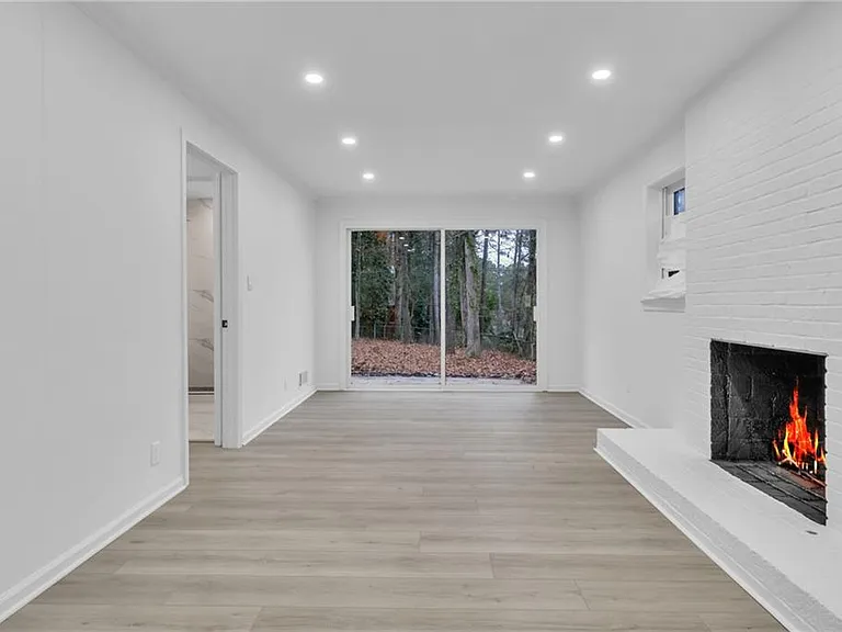 3296 Columbia Woods Dr — Photo 13