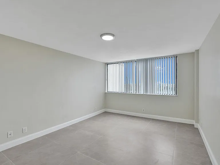 4222 Inverrary Blvd — Photo 18