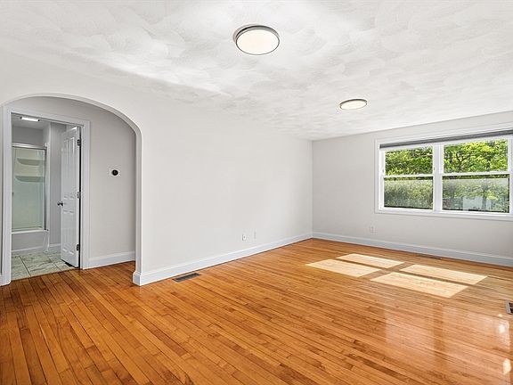 4th image of 1 Egmont Ave