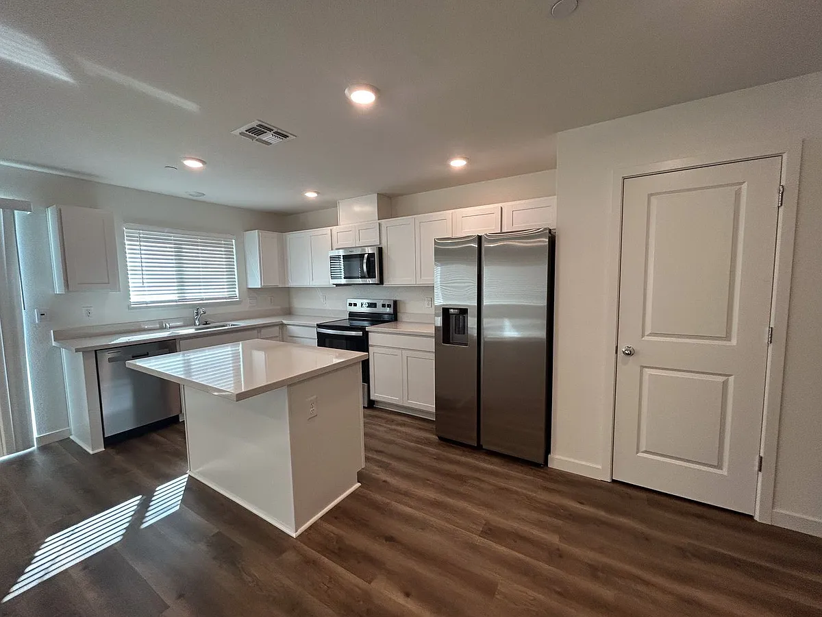 Building Photo - 805 Congaree Ln