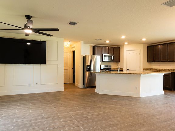 3rd image of 2581 SE Dogwood Avenue