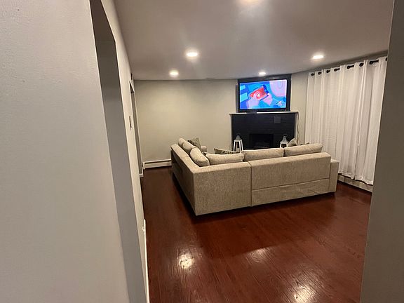 3rd image of 596 Dell Rd