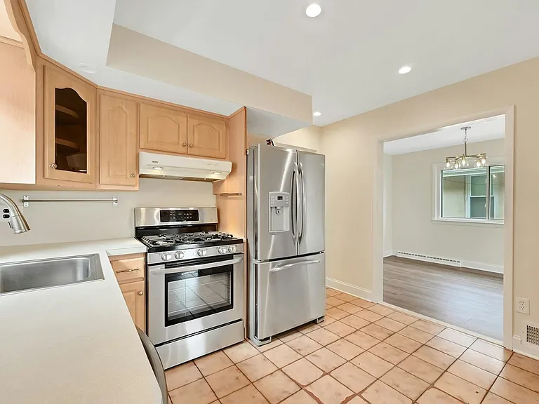 126 Huber St — Photo 8
