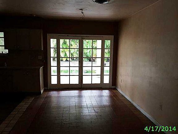 5th image of 20015 NE 14th Ct