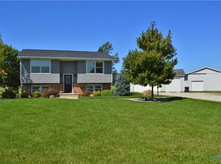 19805 Dunbridge Rd, Bowling Green, OH 43402