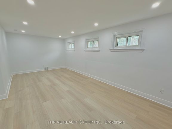 5th image of 159 Seawood Ave