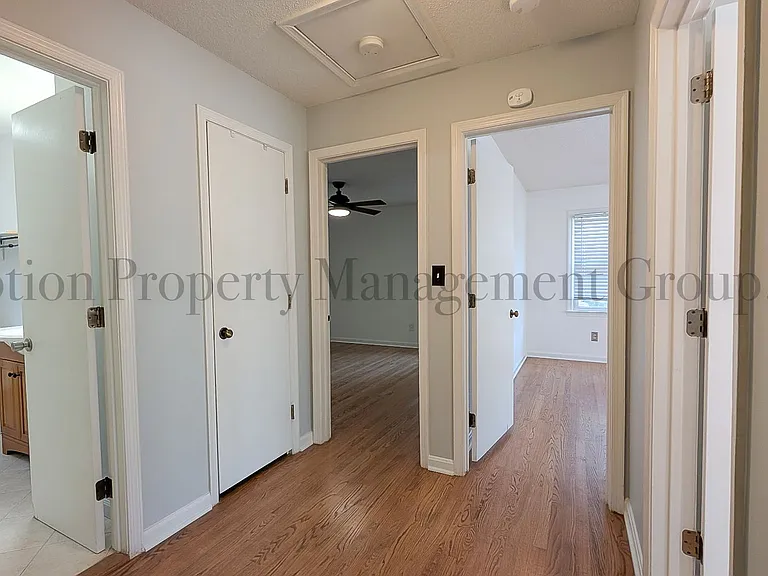 2400 Lawrence Dr — Photo 10