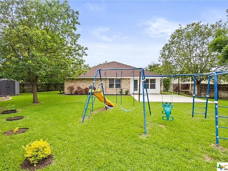 1623 Anna Lee — Photo 28