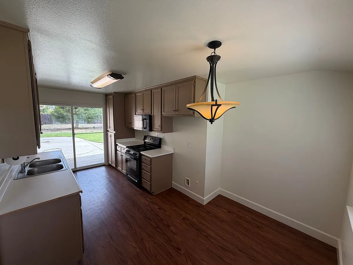 Building Photo - 465 Stansbury Dr