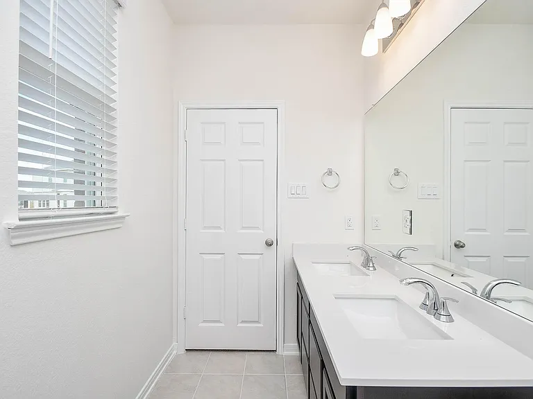 25230 Benroe St — Photo 17