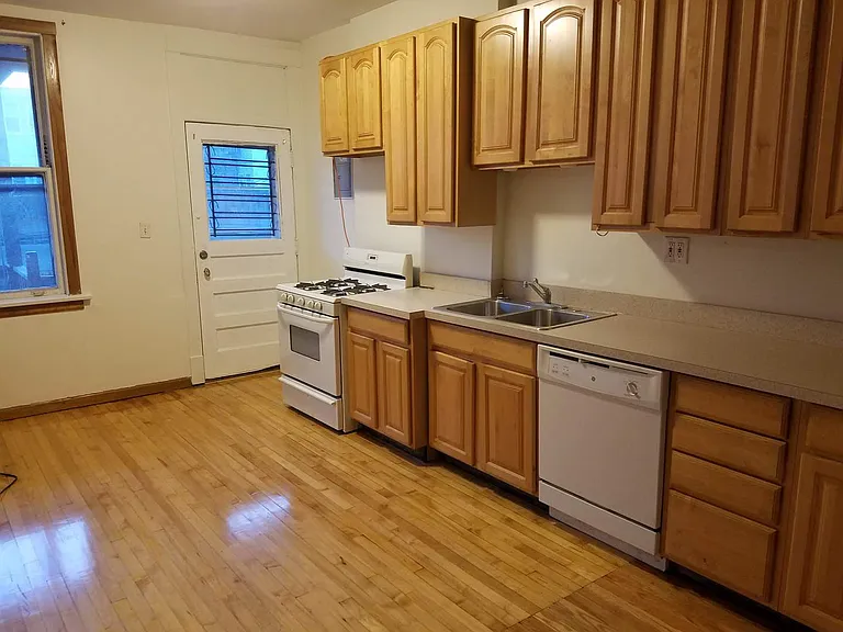3728 N Wilton Ave #2 — Photo 3
