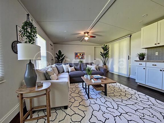 5th image of 585 NW Avenue D