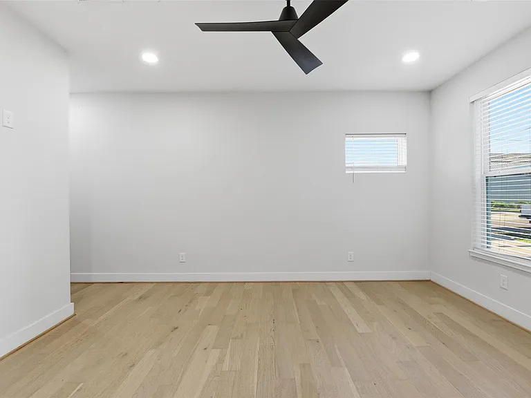 2204 Lou Ellen Ln — Photo 5