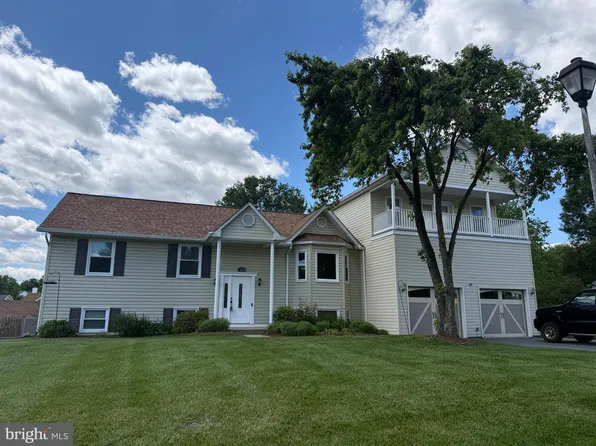 902 Clauser Ct, New Windsor, MD 21776