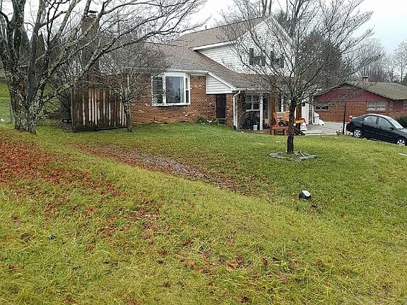 3rd image of 108 Oaklawn Ave