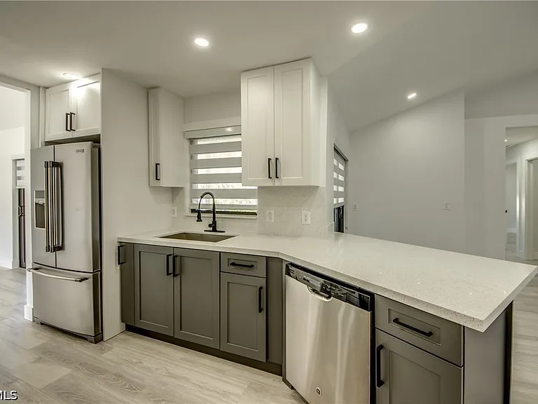 412 NE 17th Pl — Photo 10