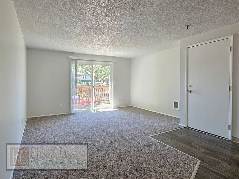 9555 SW Hall Blvd #12 — Photo 2