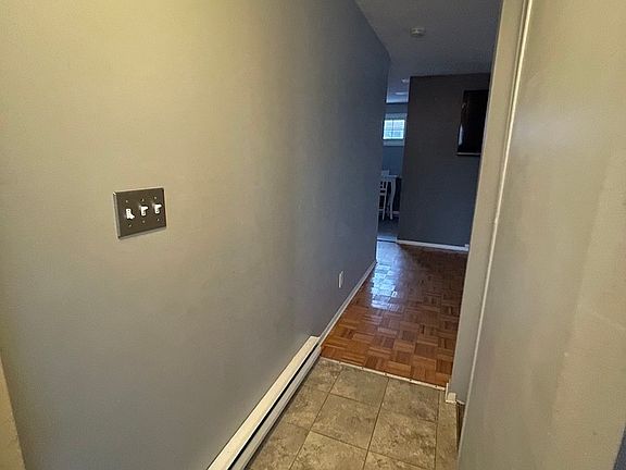 4th image of 1366 Bayswater Cres
