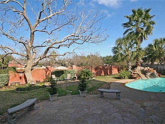 2nd image of 35 Hannahs Way Ct