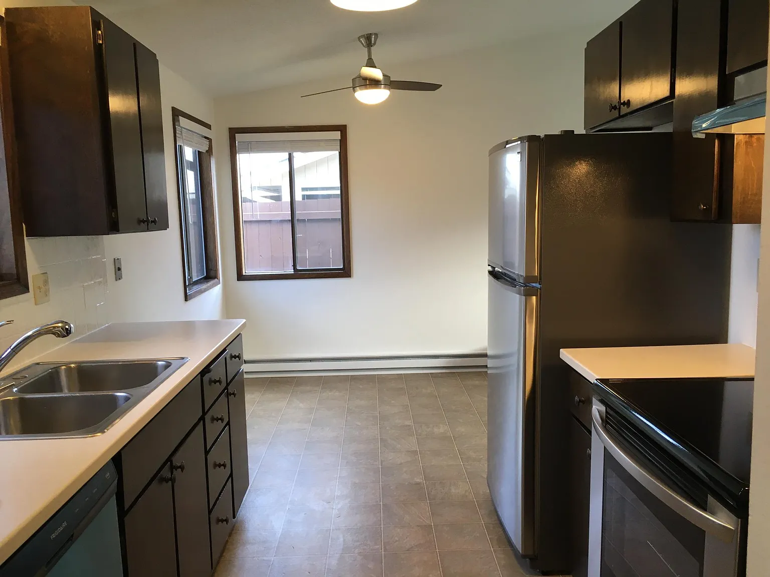 1 bed, 800 sqft, $1,300 — Photo 2