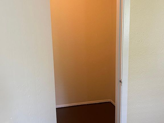 5th image of 904 Chiswick Dr