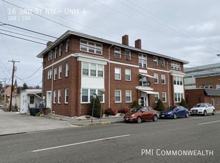 16 3rd St NW UNIT 4, Pulaski, VA 24301