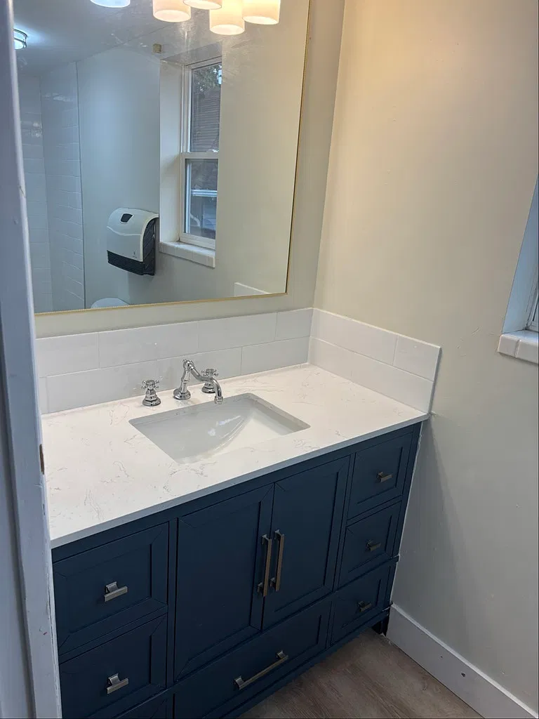 Spacious 4-Bed Multi-Family with In-Unit Laundry & Central A/C — Photo 3