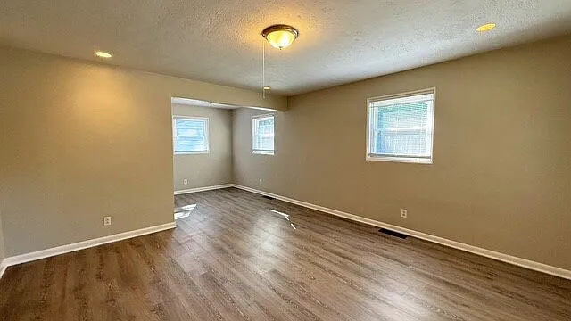 3 bed, 1.5 bath, 960 sqft, $1,350 — Photo 3