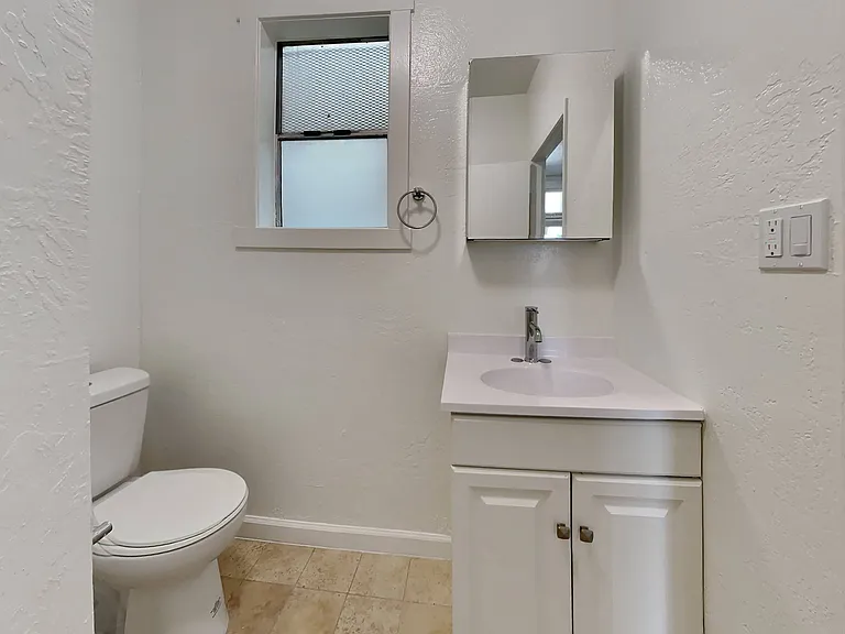1128 Valencia St. — Photo 16