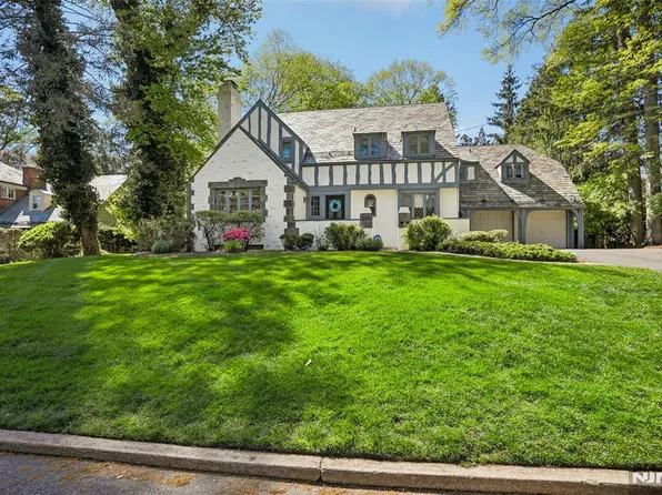 45 Wyncote Rd, Ho Ho Kus, NJ 07423