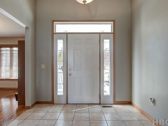 5th image of 704 Country Creek Dr