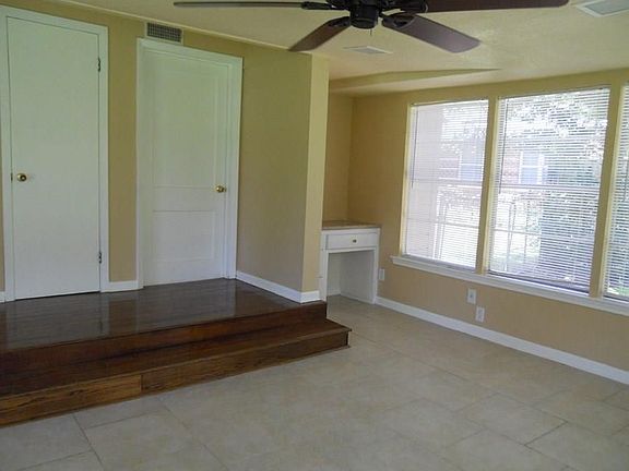 5th image of 1121 W Inwood Dr